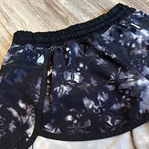 Women’s Lululemon black grey and white running short size 6/small